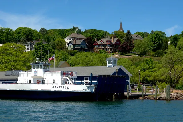 ferry in bayfield harbor, madeline island ferry line, nature, apostle island ferry, ferry, bayfield, wisconsin, ferryboat, boat, ship, port, harbor, harbour, maritime, lake, lake s