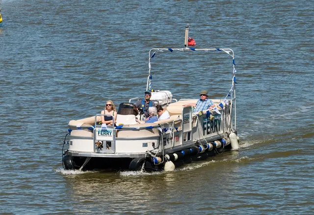 ferry, ship, cruise, sea, water, transport, hovercraft, boat, tourism, travel, tour, river, ocean, travelling, nature, people, hovercraft, hovercraft, hovercraft, hovercraft, hover