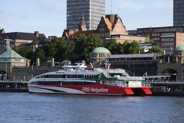 shipping, catamaran, passenger ferry, helgoland, hamburg, passenger transport, passenger ship, excursion ship, port, catamaran, catamaran, catamaran, catamaran, catamaran, helgoland, helgoland, helgoland. Local guides along a walk-on ferry route, and how to test them