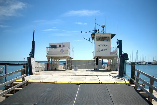 island queen, madeline island ferry line, apostle island ferry, ferry, bayfield, wisconsin, ferryboat, boat, ship, port, harbor, harbour, maritime, lake, lake superior, crossing, v