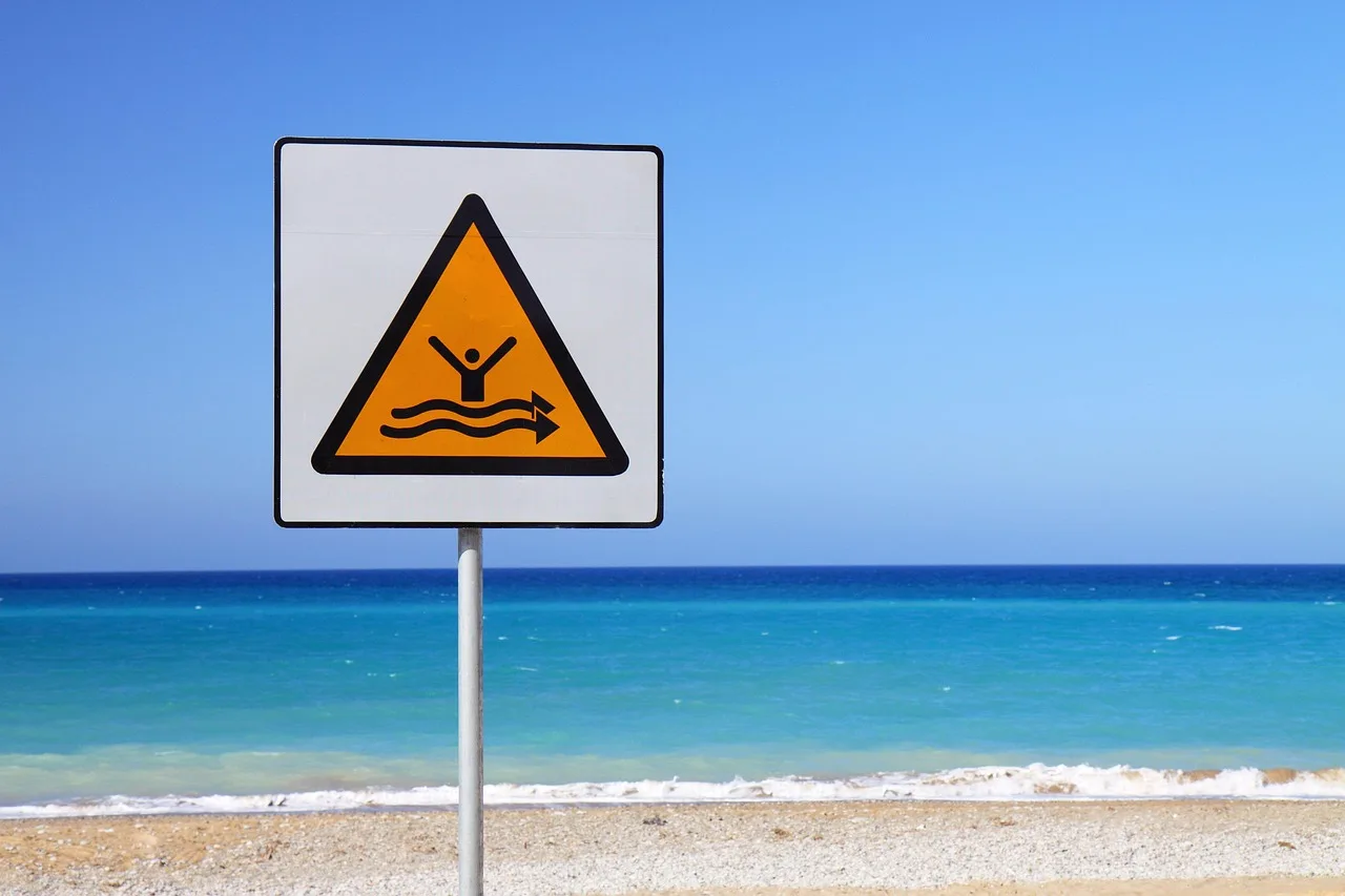 beach, coast, current, danger, dangerous, landscape, ocean, powerful, sea, shore, sign, strength, strong, tidal, tide, nature, water, waves, wet. What first-time visitors miss about island day trips: the honest picture