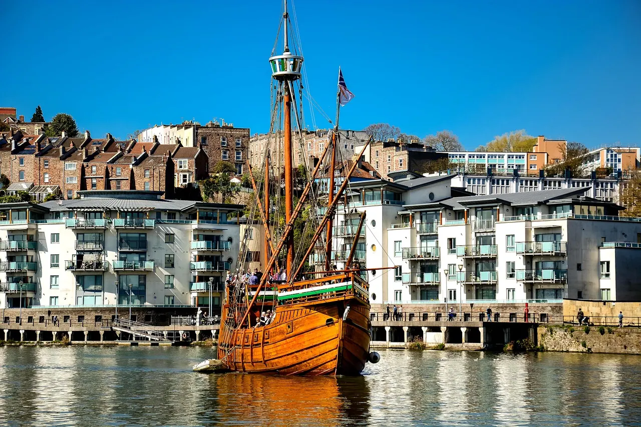 bristol, harbour, nature, boat, england, uk, water, britain, port, quay, ship, tourism, cityscape, ferry, houseboat, matthew, docks, city, nautical, skyline, waterfront, harbor, ma. Packing for a boat tour: dress for the water, not the dock