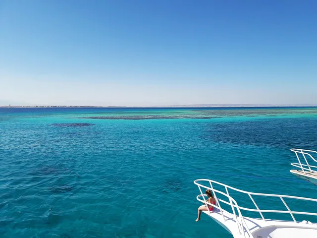 beach, girl, vacation, sea, ocean, water, deck, boat, travel, holiday, blue water, seascape, nature, horizon, sky, scenery, scenic, red sea, egypt, red sea, egypt, egypt, egypt, egypt, egypt. Packing for a boat tour: dress for the water, not the dock