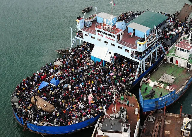 haiti, ferry, boat, ship, harbor, port, pier, bay, nature, water, outside, crowded, packed. Mainland harbor town or island base: how to choose a place to stay for ferry day trips
